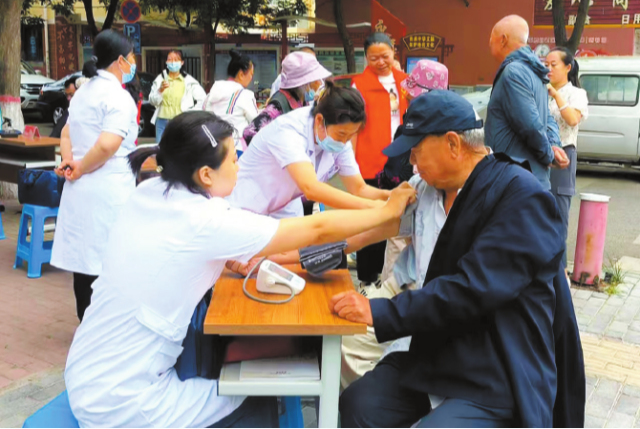 平羅縣城關(guān)鎮(zhèn)古城社區(qū)舉辦“鄰里惠享日”市集活動
